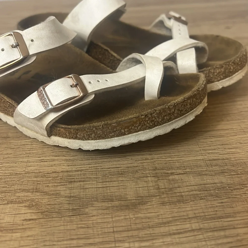 Birkenstock, white sandals, kids sz 2
